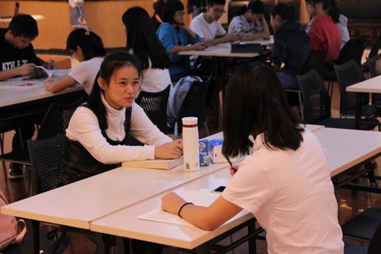 活动之前，学员闲谈 (1)